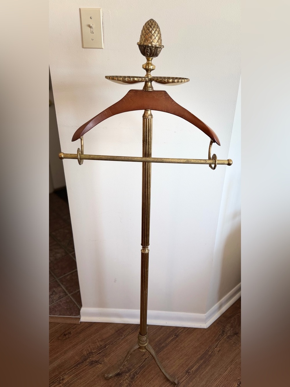 Vintage Solid Brass Pineapple Valet Stand Clothes Butler Hollywood Regency Heavy